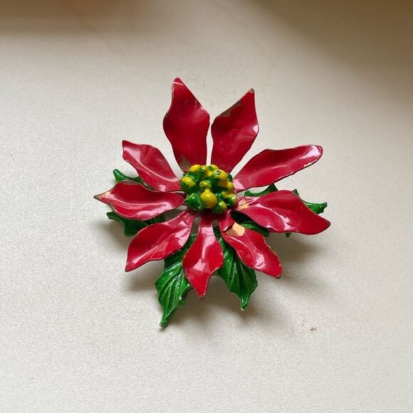 Vintage Retro Red and Green Floral Poinsettia Brooch Pin - Picture 1 of 6